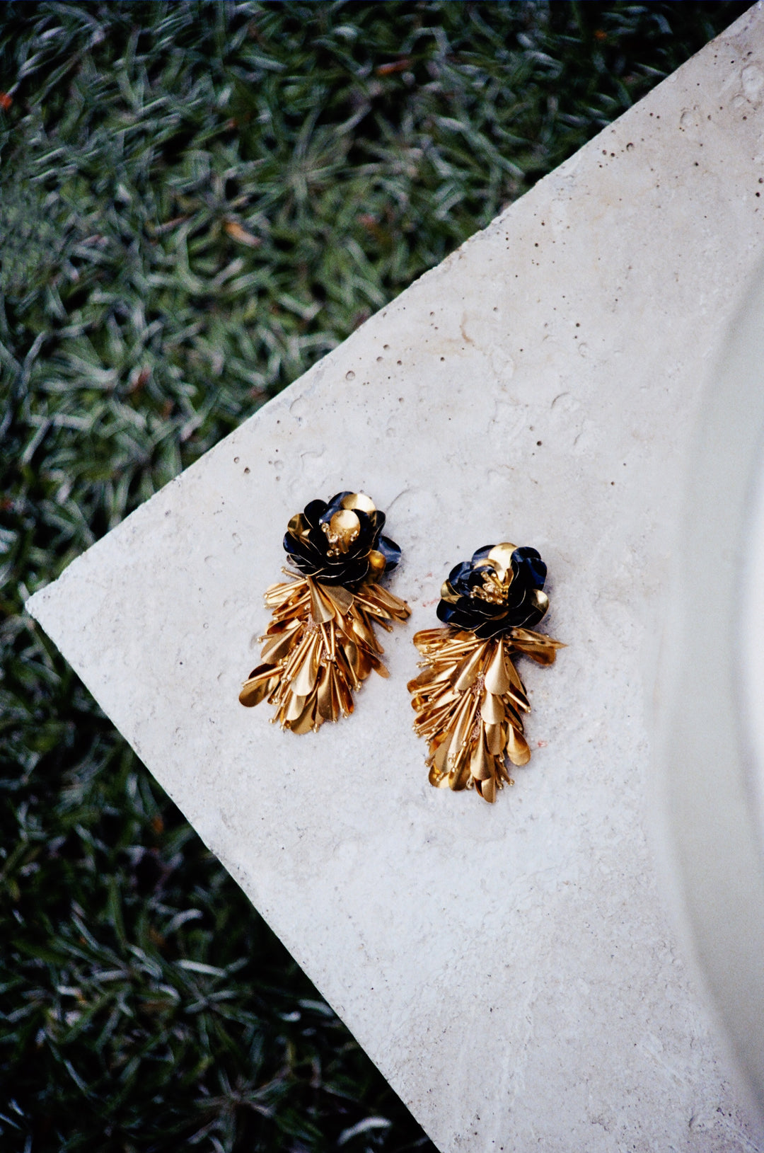 Black/Gold